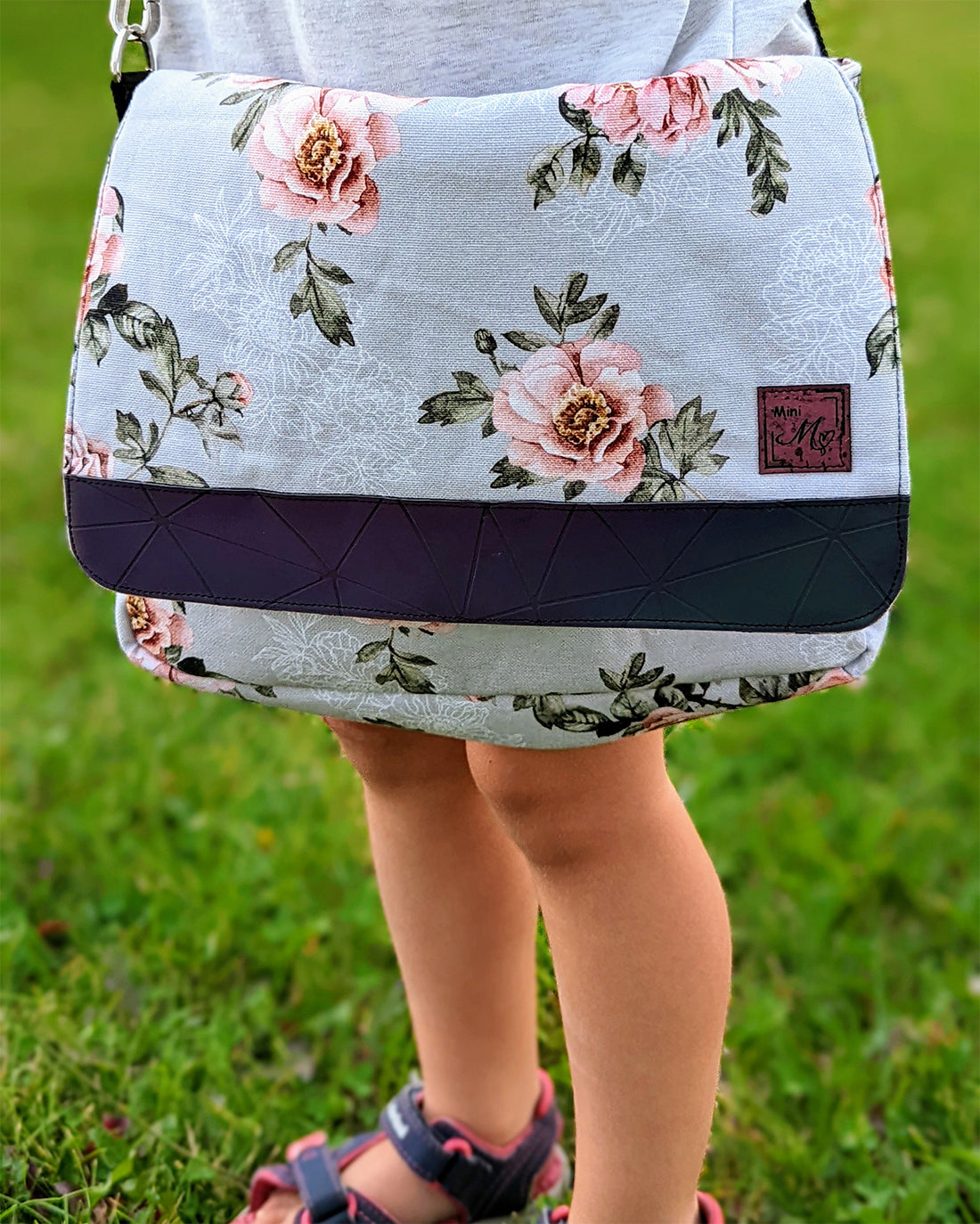 Sage Messenger Bag Sewing Pattern | Sunflower Seams Pattern Company | Digital PDF Sewing Pattern