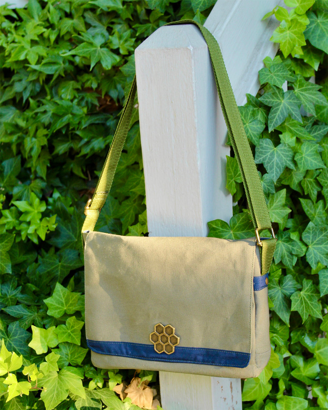 Sage Messenger Bag Sewing Pattern | Sunflower Seams Pattern Company | Digital PDF Sewing Pattern