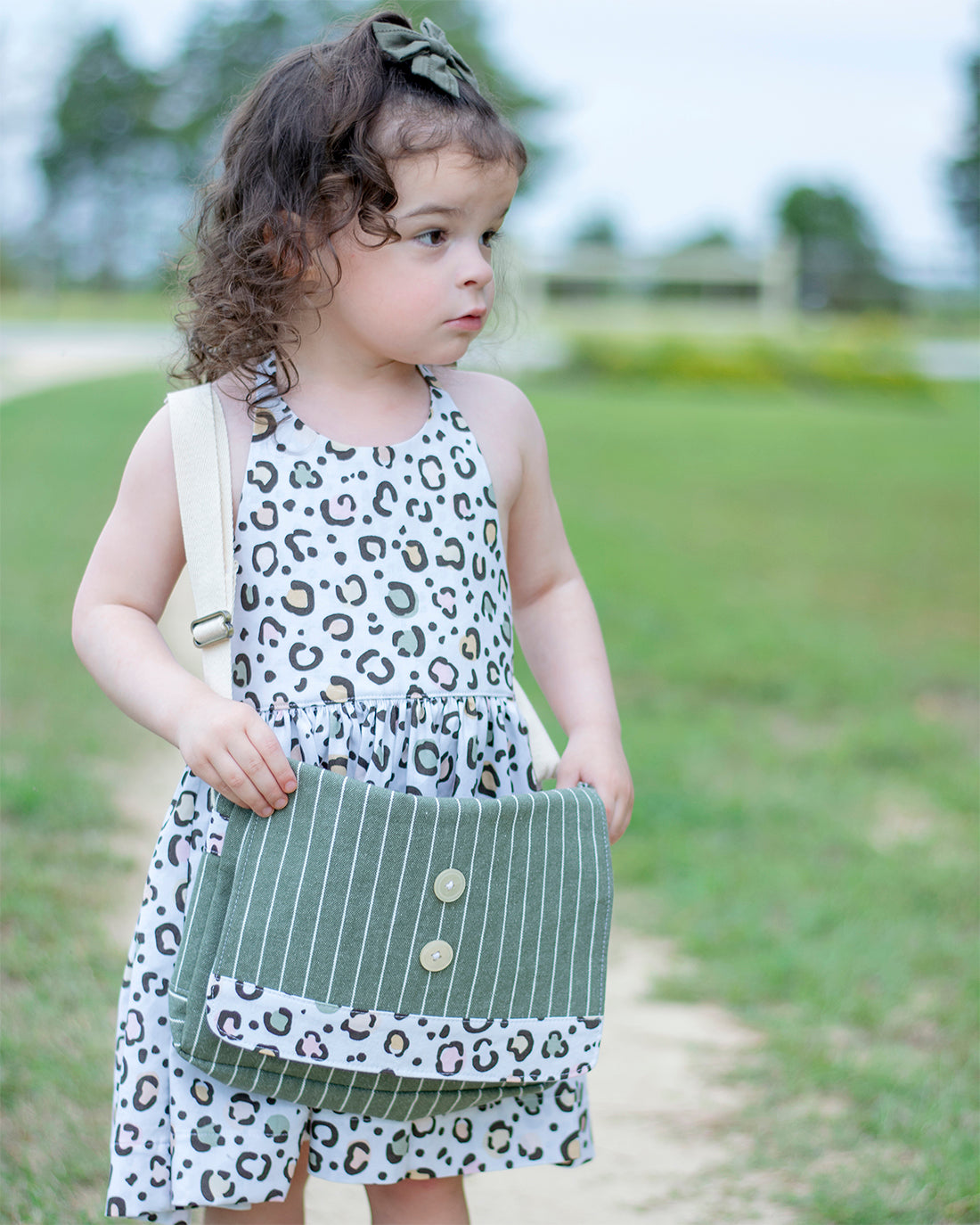 Sage Messenger Bag Sewing Pattern | Sunflower Seams Pattern Company | Digital PDF Sewing Pattern