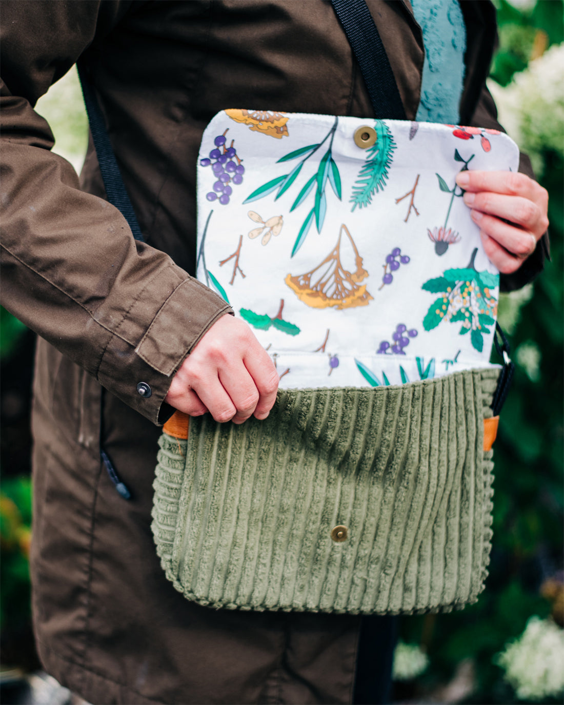 Sage Messenger Bag Sewing Pattern | Sunflower Seams Pattern Company | Digital PDF Sewing Pattern