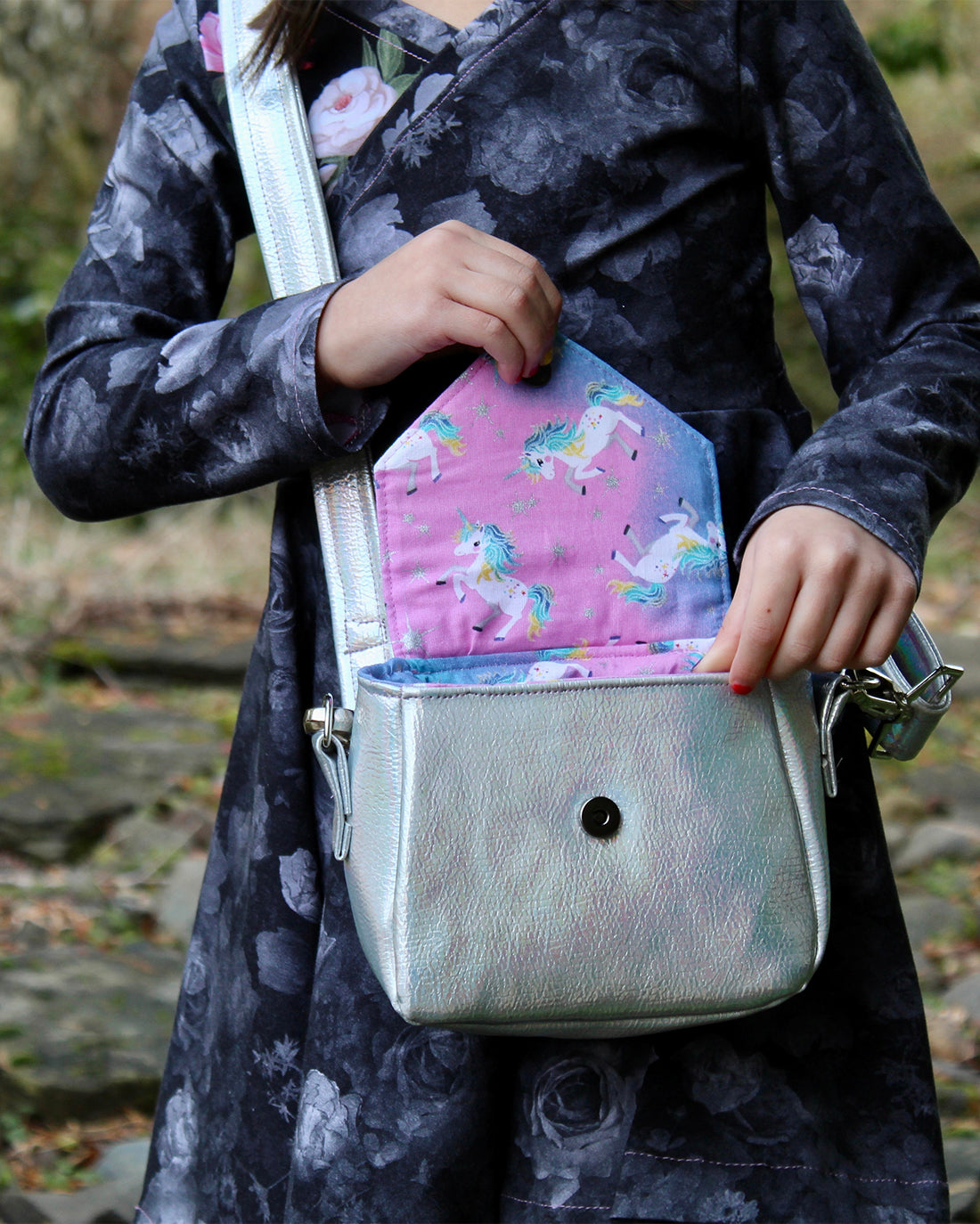 Hibiscus Handbag | Sunflower Seams pattern Company | Digital Sewing Pattern | Bag Pattern